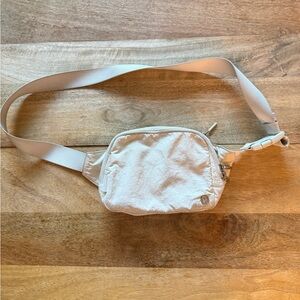 lululemon athletica white opal 2L Crossbody Belt Bag